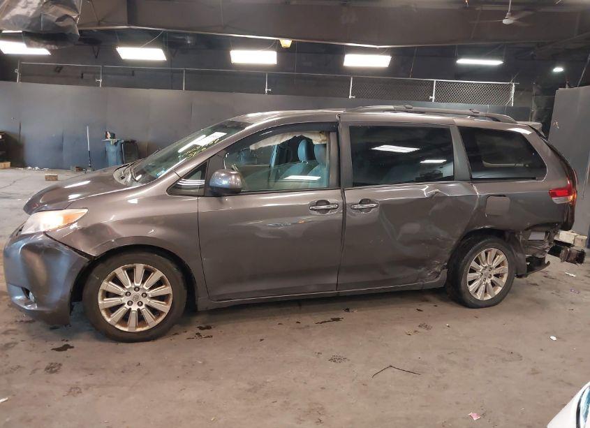 Photo 15 of 2012 Toyota Sienna XLE/LIMITED (VIN 5TDDK3DC6CS038707)
