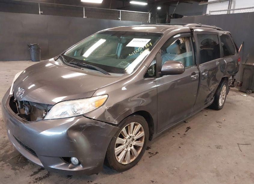 Photo 2 of 2012 Toyota Sienna XLE/LIMITED (VIN 5TDDK3DC6CS038707)