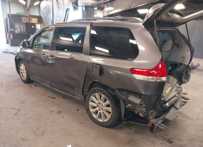 Photo 3 of 2012 Toyota Sienna XLE/LIMITED (VIN 5TDDK3DC6CS038707)