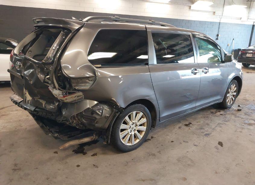 Photo 4 of 2012 Toyota Sienna XLE/LIMITED (VIN 5TDDK3DC6CS038707)