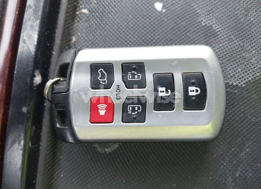 Photo 11 of 2013 Toyota Sienna XLE/LIMITED (VIN 5TDDK3DC6DS054942)