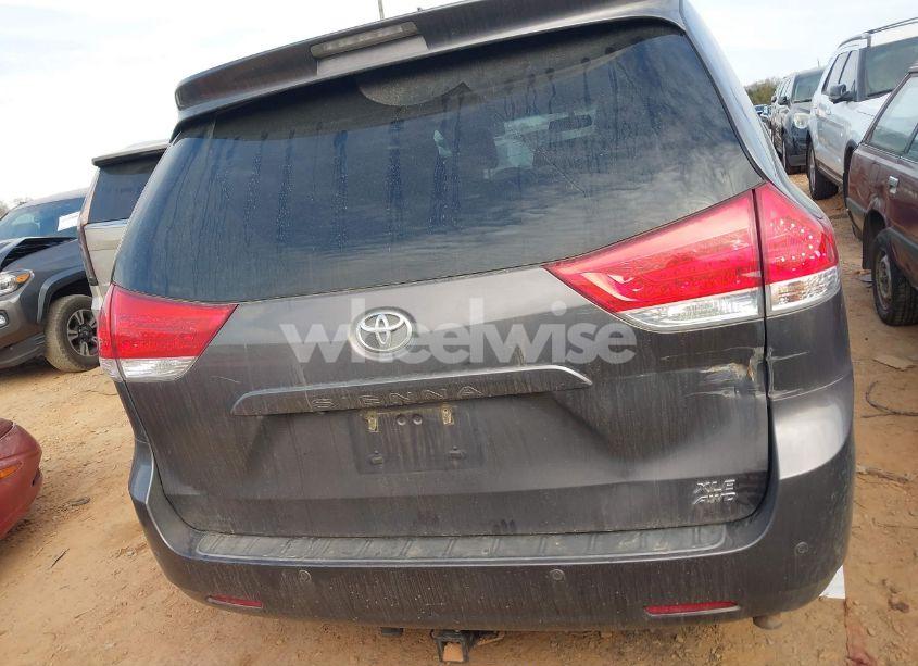 Photo 16 of 2013 Toyota Sienna XLE/LIMITED (VIN 5TDDK3DC6DS054942)