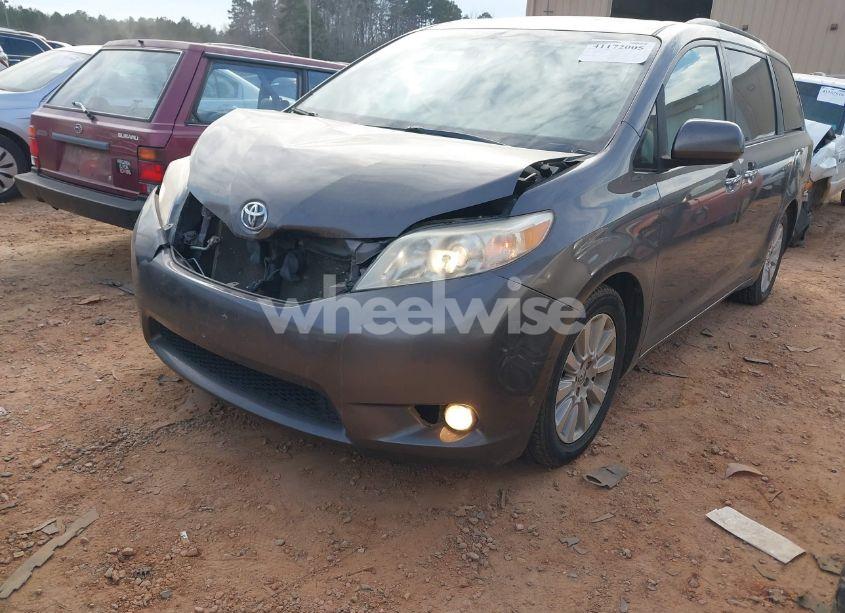 Photo 2 of 2013 Toyota Sienna XLE/LIMITED (VIN 5TDDK3DC6DS054942)