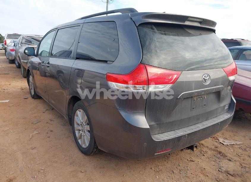 Photo 3 of 2013 Toyota Sienna XLE/LIMITED (VIN 5TDDK3DC6DS054942)