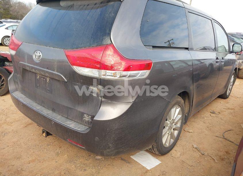 Photo 4 of 2013 Toyota Sienna XLE/LIMITED (VIN 5TDDK3DC6DS054942)