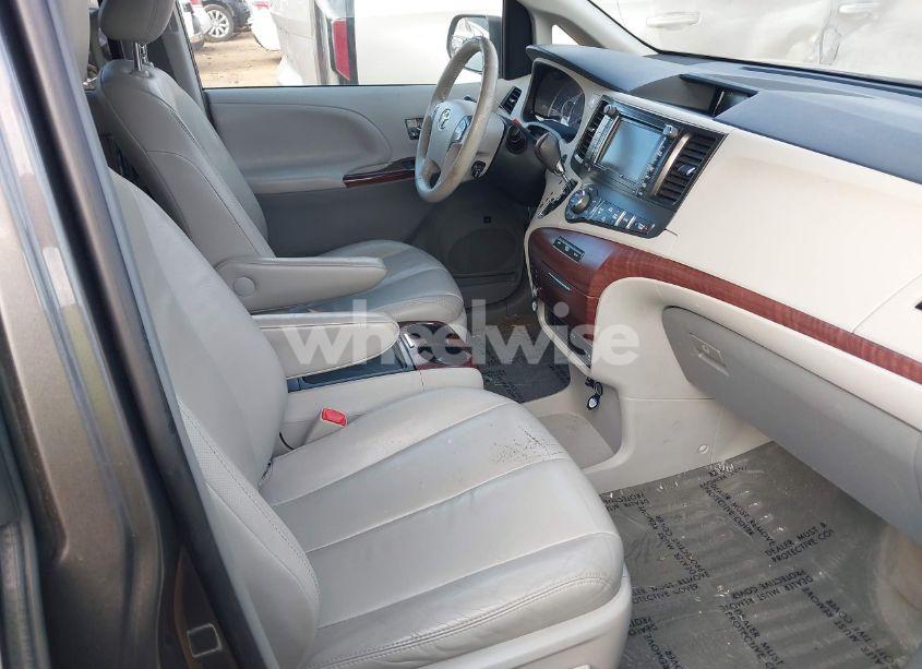 Photo 5 of 2013 Toyota Sienna XLE/LIMITED (VIN 5TDDK3DC6DS054942)