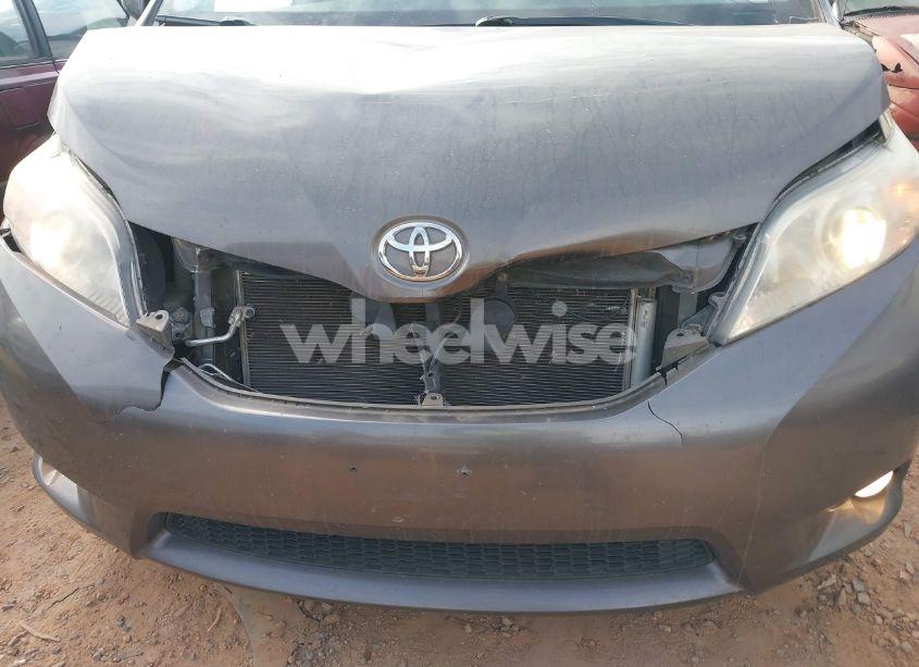 Photo 6 of 2013 Toyota Sienna XLE/LIMITED (VIN 5TDDK3DC6DS054942)