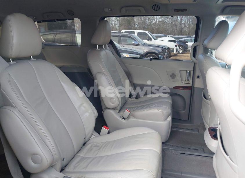 Photo 8 of 2013 Toyota Sienna XLE/LIMITED (VIN 5TDDK3DC6DS054942)