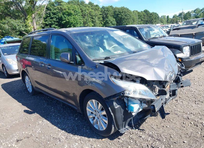 2013 Toyota Sienna XLE 7 PASSENGER (VIN 5TDDK3DC6DS055136) main photo