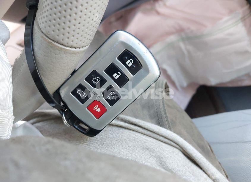 Photo 11 of 2013 Toyota Sienna XLE 7 PASSENGER (VIN 5TDDK3DC6DS055136)