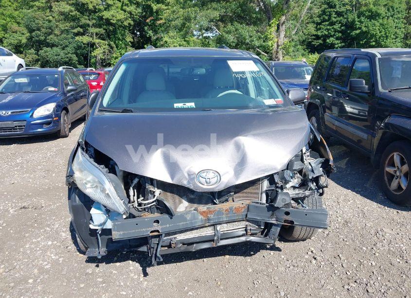 Photo 12 of 2013 Toyota Sienna XLE 7 PASSENGER (VIN 5TDDK3DC6DS055136)