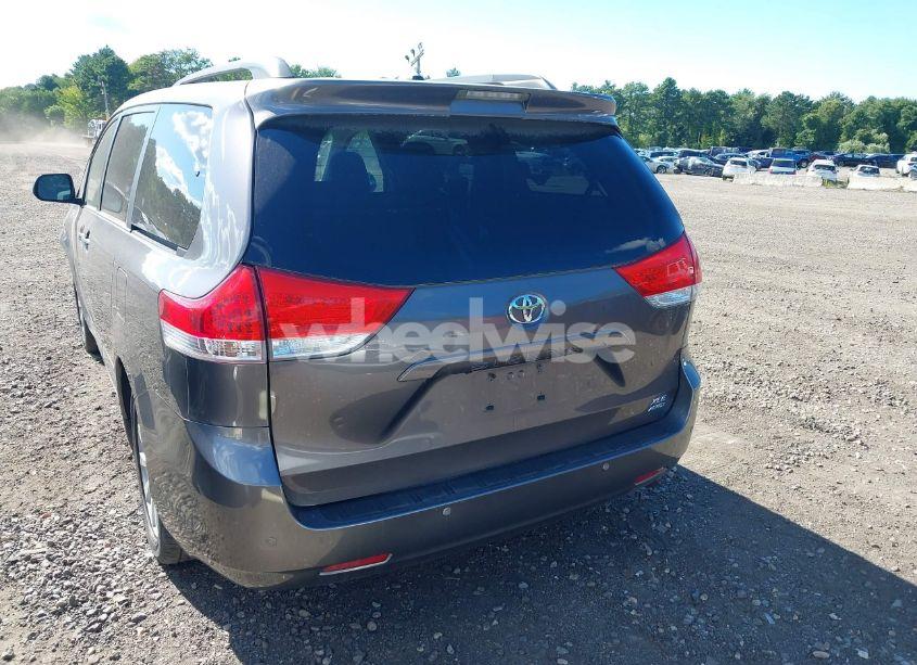 Photo 16 of 2013 Toyota Sienna XLE 7 PASSENGER (VIN 5TDDK3DC6DS055136)