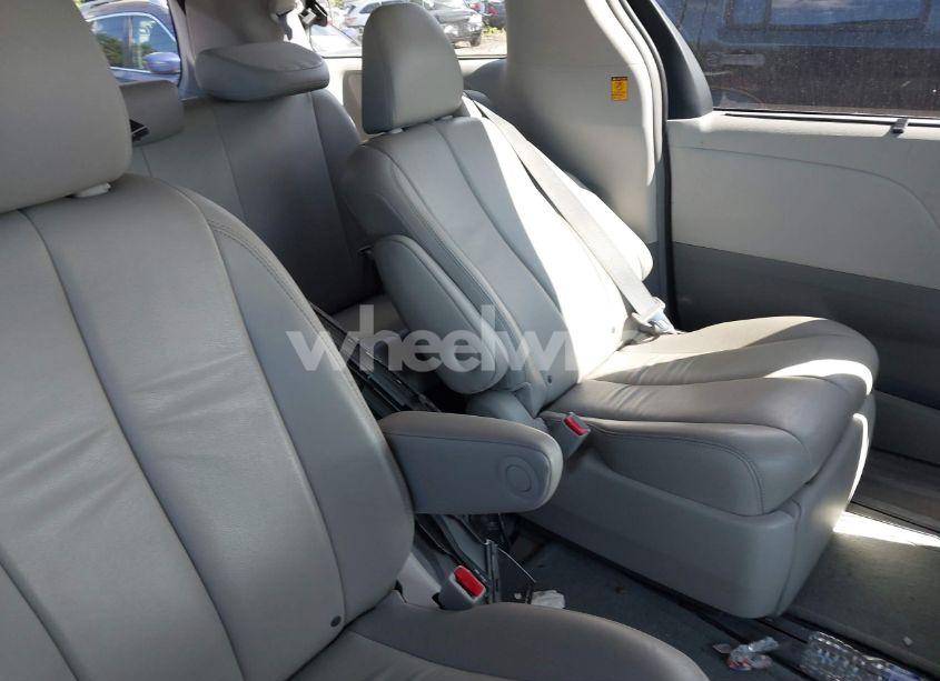 Photo 8 of 2013 Toyota Sienna XLE 7 PASSENGER (VIN 5TDDK3DC6DS055136)
