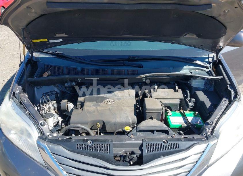 Photo 10 of 2013 Toyota Sienna XLE 7 PASSENGER (VIN 5TDDK3DC6DS067612)