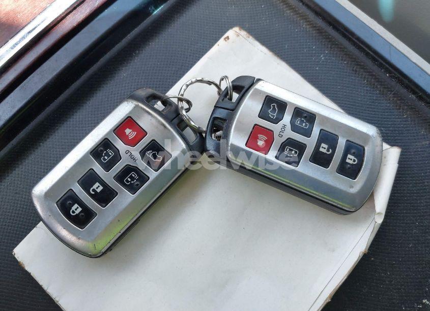 Photo 11 of 2013 Toyota Sienna XLE 7 PASSENGER (VIN 5TDDK3DC6DS067612)