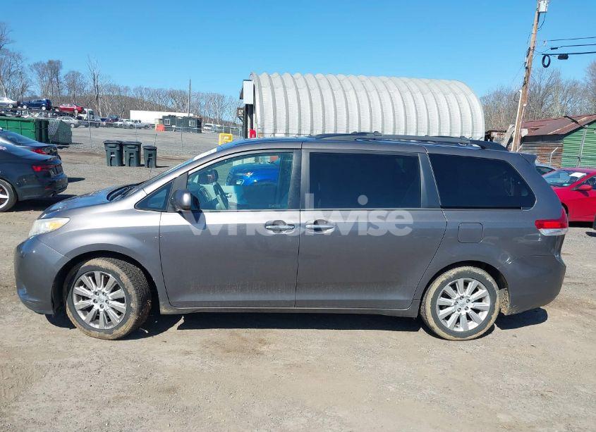 Photo 14 of 2013 Toyota Sienna XLE 7 PASSENGER (VIN 5TDDK3DC6DS067612)