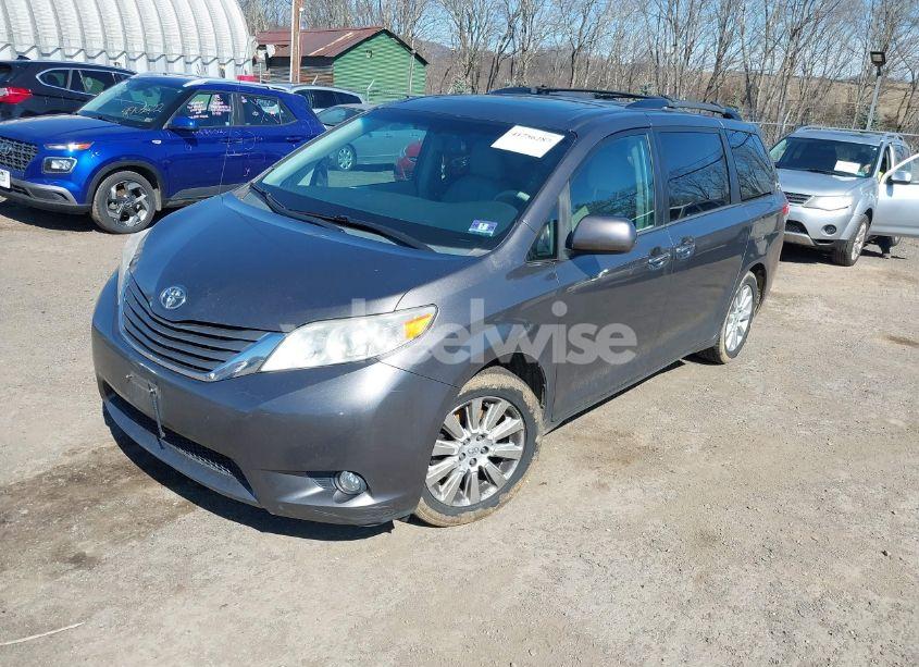 Photo 2 of 2013 Toyota Sienna XLE 7 PASSENGER (VIN 5TDDK3DC6DS067612)