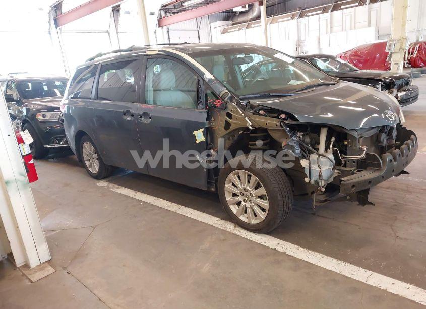 2014 Toyota Sienna XLE 7 PASSENGER (VIN 5TDDK3DC6ES076022) main photo