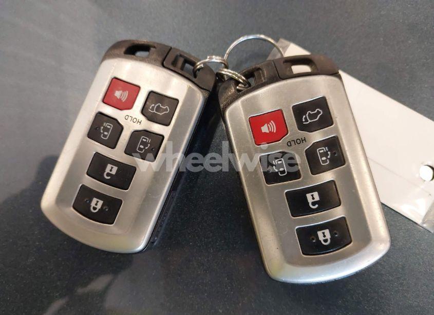 Photo 11 of 2014 Toyota Sienna XLE 7 PASSENGER (VIN 5TDDK3DC6ES076022)