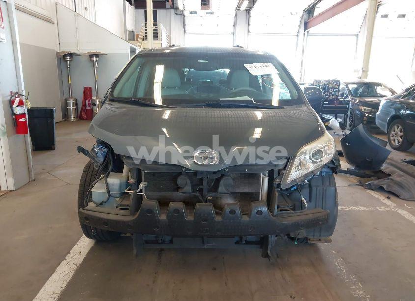 Photo 13 of 2014 Toyota Sienna XLE 7 PASSENGER (VIN 5TDDK3DC6ES076022)