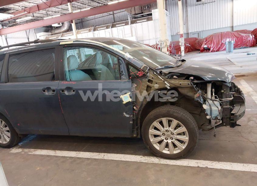 Photo 14 of 2014 Toyota Sienna XLE 7 PASSENGER (VIN 5TDDK3DC6ES076022)