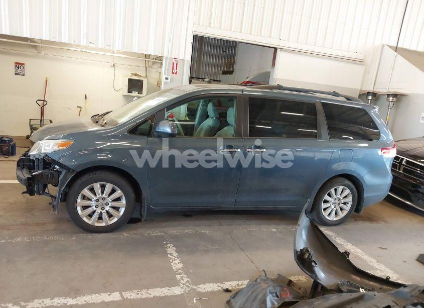 Photo 15 of 2014 Toyota Sienna XLE 7 PASSENGER (VIN 5TDDK3DC6ES076022)