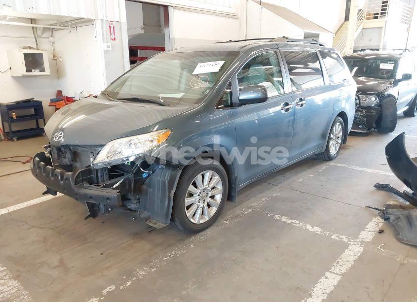 Photo 2 of 2014 Toyota Sienna XLE 7 PASSENGER (VIN 5TDDK3DC6ES076022)