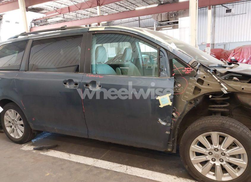 Photo 21 of 2014 Toyota Sienna XLE 7 PASSENGER (VIN 5TDDK3DC6ES076022)