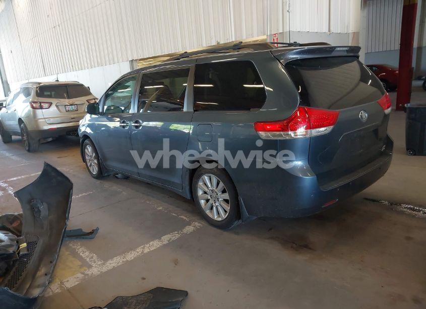 Photo 3 of 2014 Toyota Sienna XLE 7 PASSENGER (VIN 5TDDK3DC6ES076022)