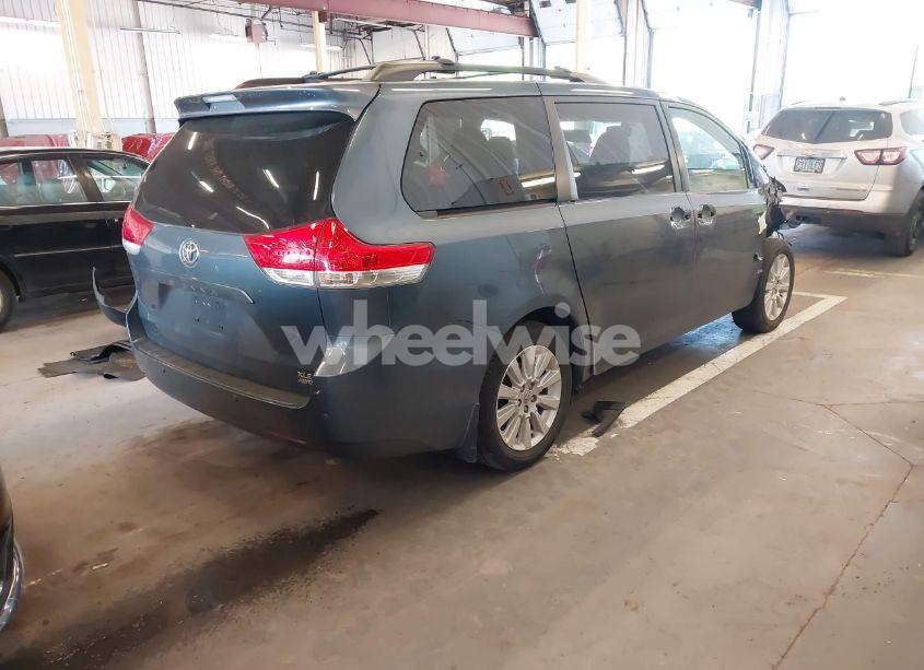 Photo 4 of 2014 Toyota Sienna XLE 7 PASSENGER (VIN 5TDDK3DC6ES076022)