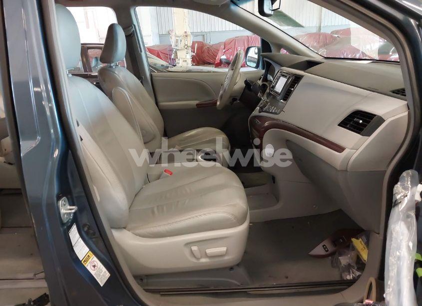 Photo 5 of 2014 Toyota Sienna XLE 7 PASSENGER (VIN 5TDDK3DC6ES076022)
