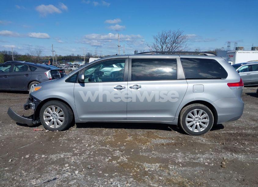 Photo 14 of 2014 Toyota Sienna XLE 7 PASSENGER (VIN 5TDDK3DC6ES086520)