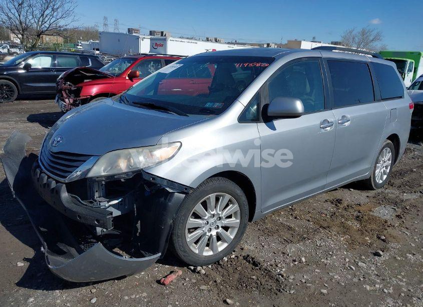 Photo 2 of 2014 Toyota Sienna XLE 7 PASSENGER (VIN 5TDDK3DC6ES086520)