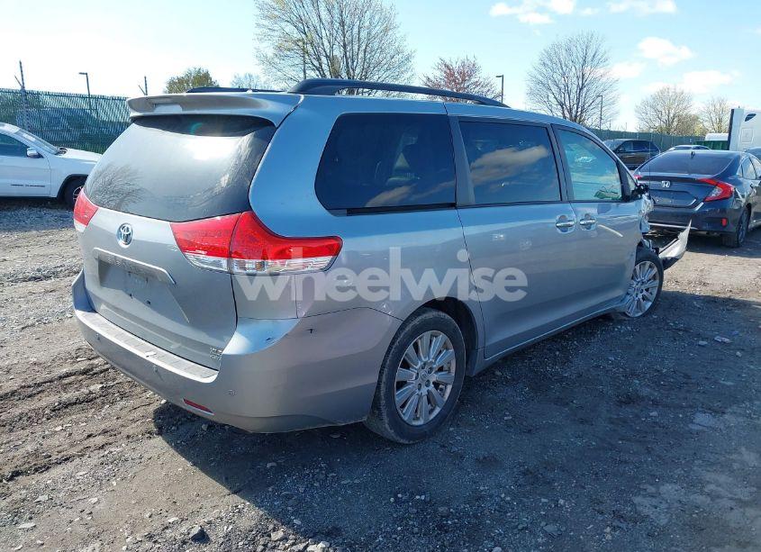 Photo 4 of 2014 Toyota Sienna XLE 7 PASSENGER (VIN 5TDDK3DC6ES086520)