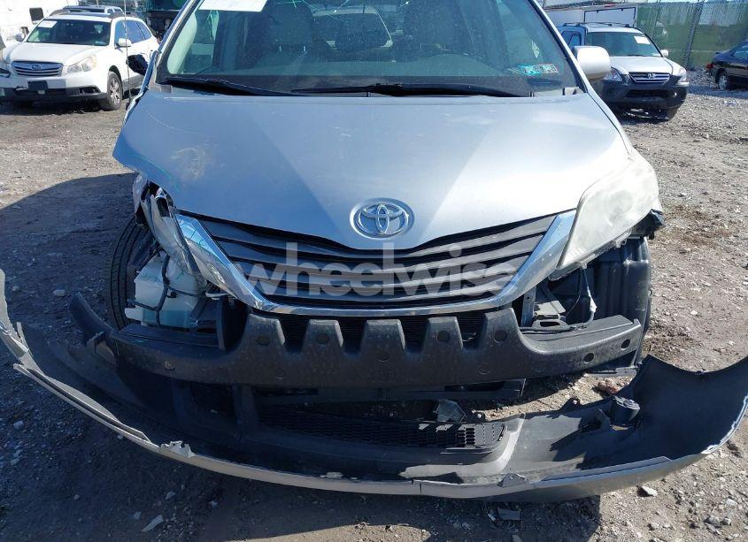 Photo 6 of 2014 Toyota Sienna XLE 7 PASSENGER (VIN 5TDDK3DC6ES086520)