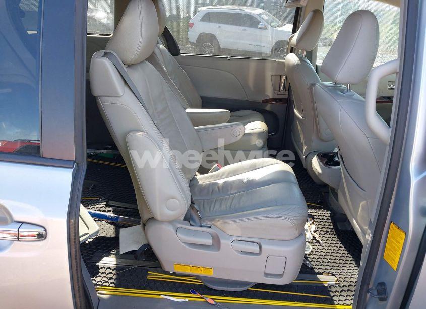 Photo 8 of 2014 Toyota Sienna XLE 7 PASSENGER (VIN 5TDDK3DC6ES086520)