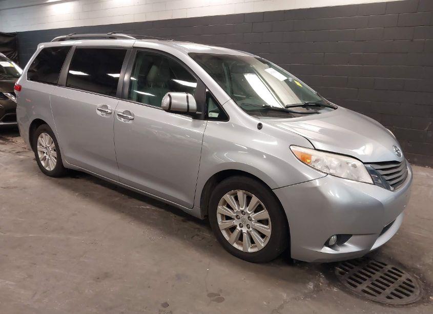 2014 Toyota Sienna XLE/LIMITED (VIN 5TDDK3DC6ES086937) main photo