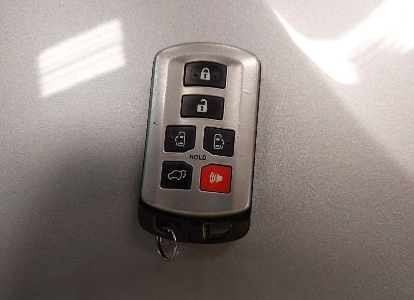 Photo 11 of 2014 Toyota Sienna XLE/LIMITED (VIN 5TDDK3DC6ES086937)