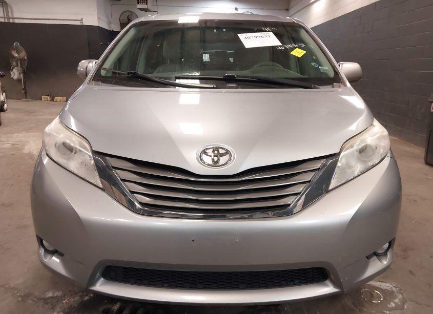 Photo 12 of 2014 Toyota Sienna XLE/LIMITED (VIN 5TDDK3DC6ES086937)