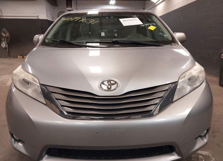 Photo 6 of 2014 Toyota Sienna XLE/LIMITED (VIN 5TDDK3DC6ES086937)
