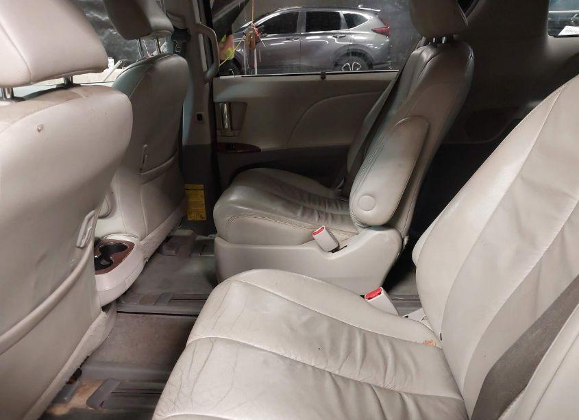 Photo 8 of 2014 Toyota Sienna XLE/LIMITED (VIN 5TDDK3DC6ES086937)