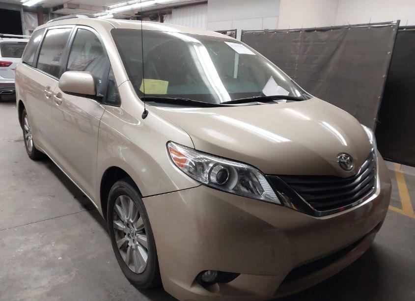 2014 Toyota Sienna XLE 7 PASSENGER (VIN 5TDDK3DC6ES090440) main photo
