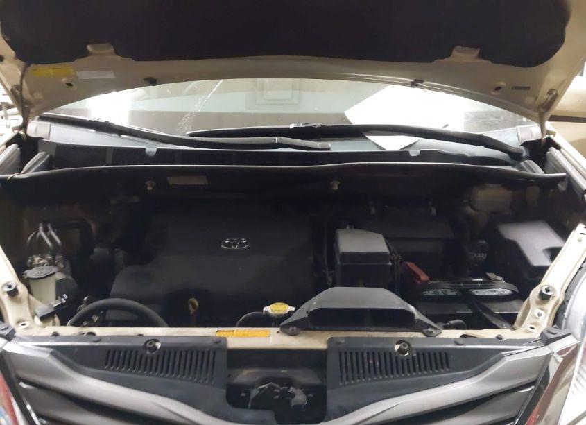 Photo 10 of 2014 Toyota Sienna XLE 7 PASSENGER (VIN 5TDDK3DC6ES090440)