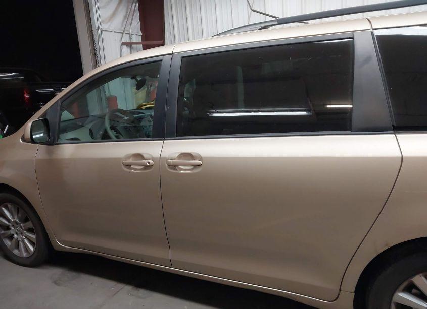 Photo 14 of 2014 Toyota Sienna XLE 7 PASSENGER (VIN 5TDDK3DC6ES090440)