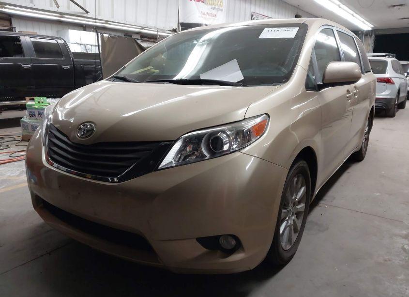 Photo 2 of 2014 Toyota Sienna XLE 7 PASSENGER (VIN 5TDDK3DC6ES090440)
