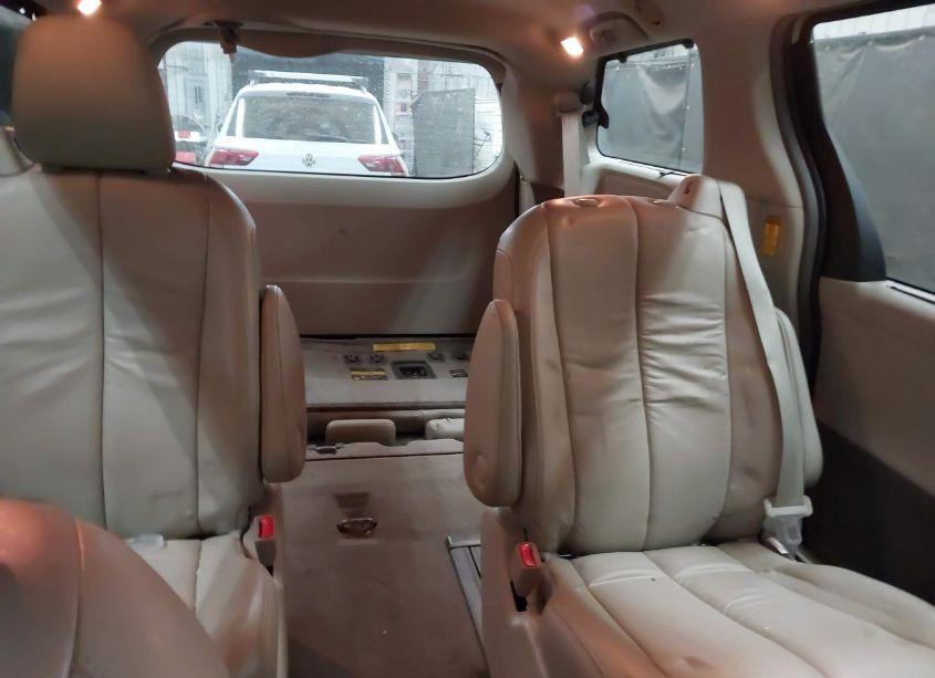 Photo 8 of 2014 Toyota Sienna XLE 7 PASSENGER (VIN 5TDDK3DC6ES090440)