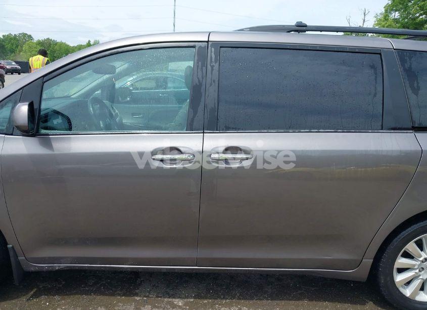 Photo 14 of 2015 Toyota Sienna XLE PREMIUM 7 PASSENGER (VIN 5TDDK3DC6FS111675)