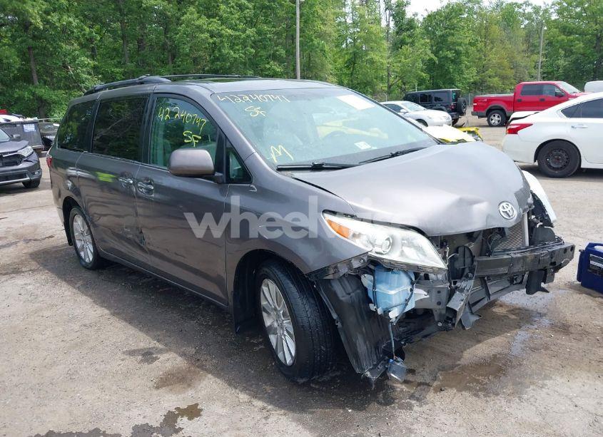 Photo 6 of 2015 Toyota Sienna XLE PREMIUM 7 PASSENGER (VIN 5TDDK3DC6FS111675)
