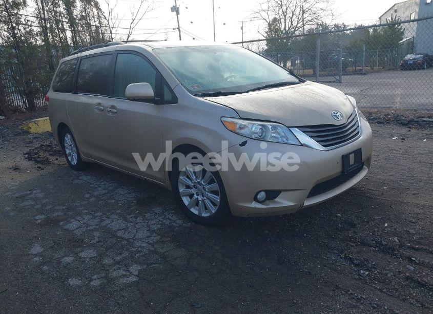 2011 Toyota Sienna XLE (VIN 5TDDK3DC7BS006329) main photo