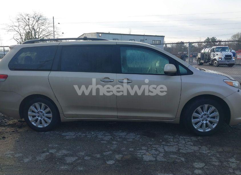 Photo 13 of 2011 Toyota Sienna XLE (VIN 5TDDK3DC7BS006329)